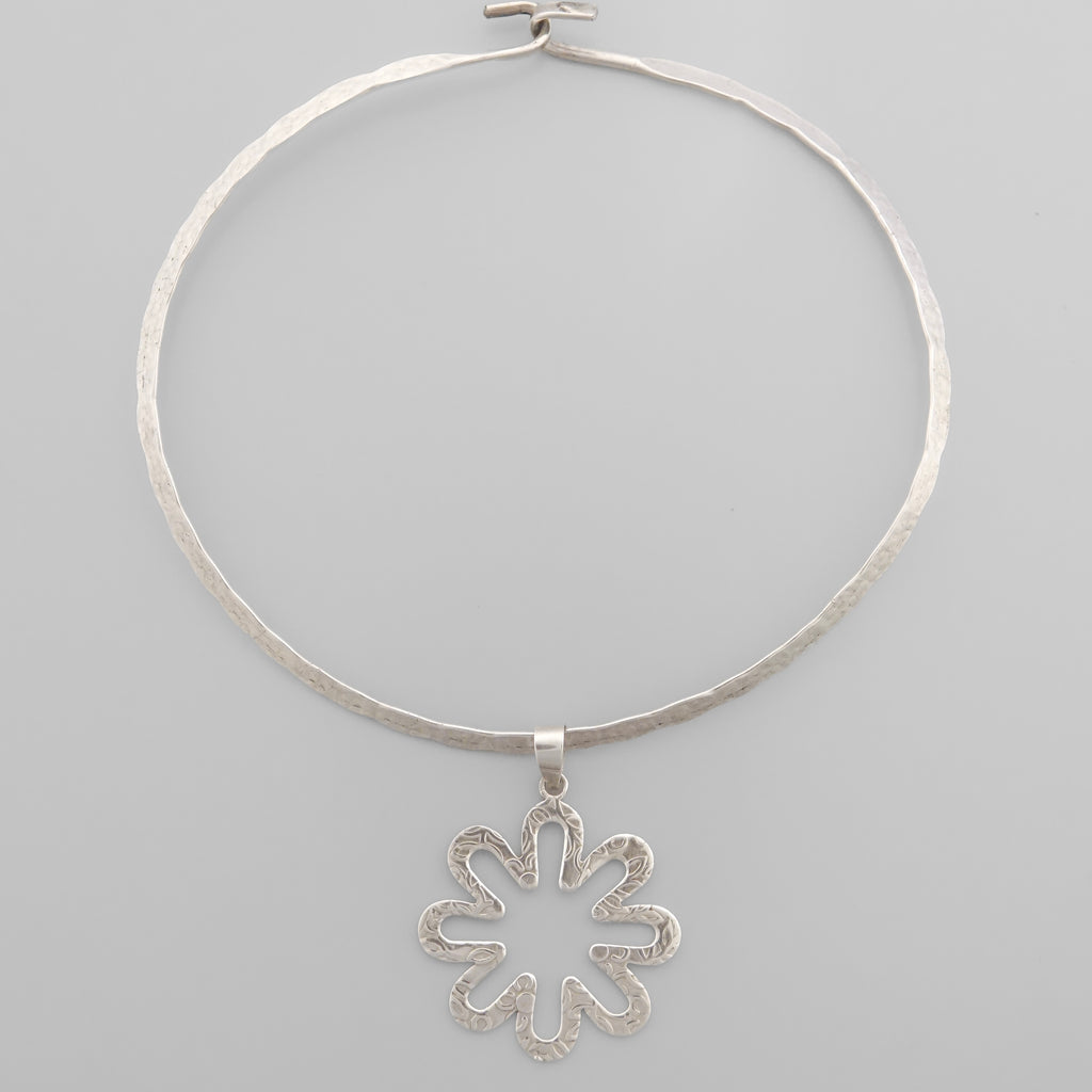 Hammered Flower Collar Necklace
