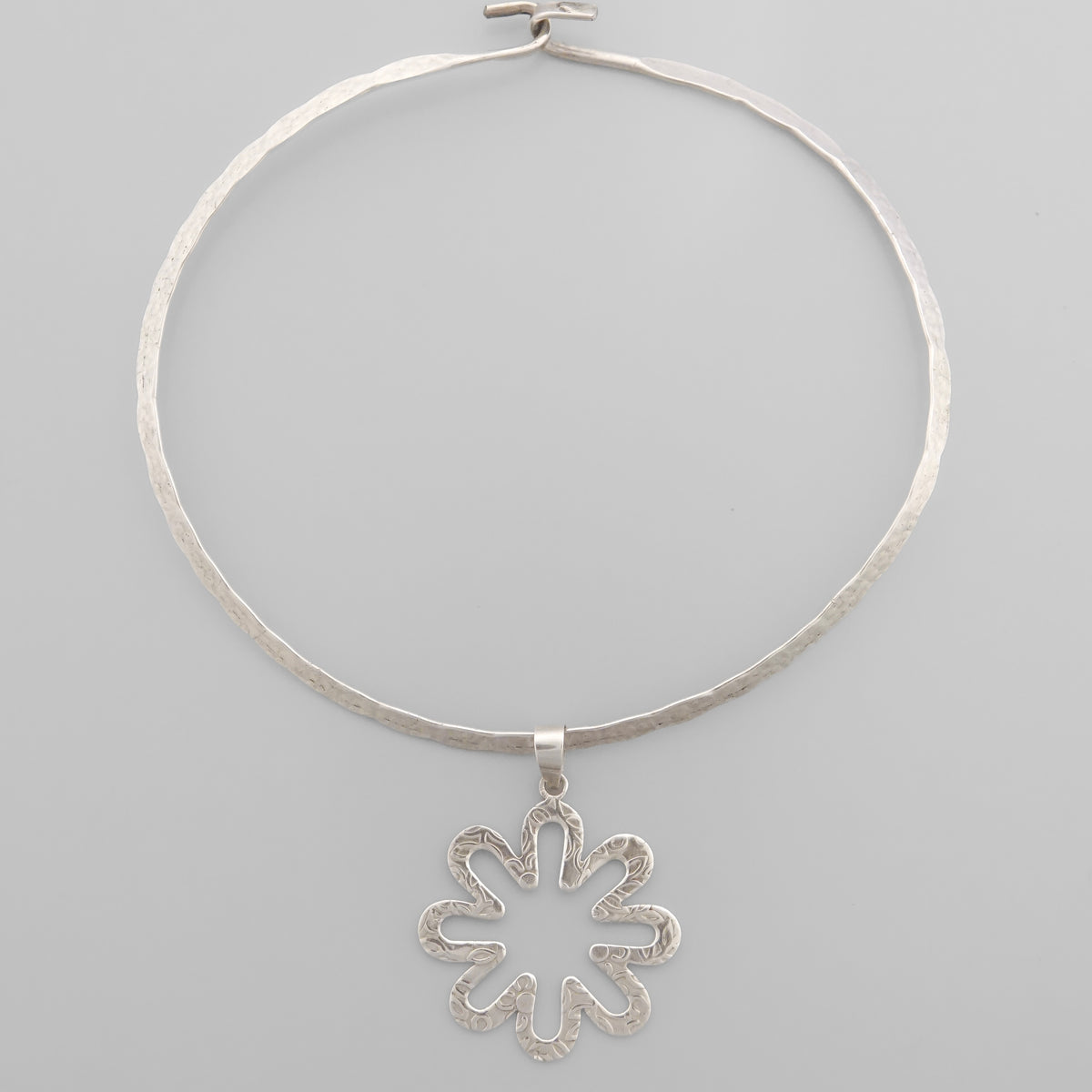 Hammered Flower Collar Necklace