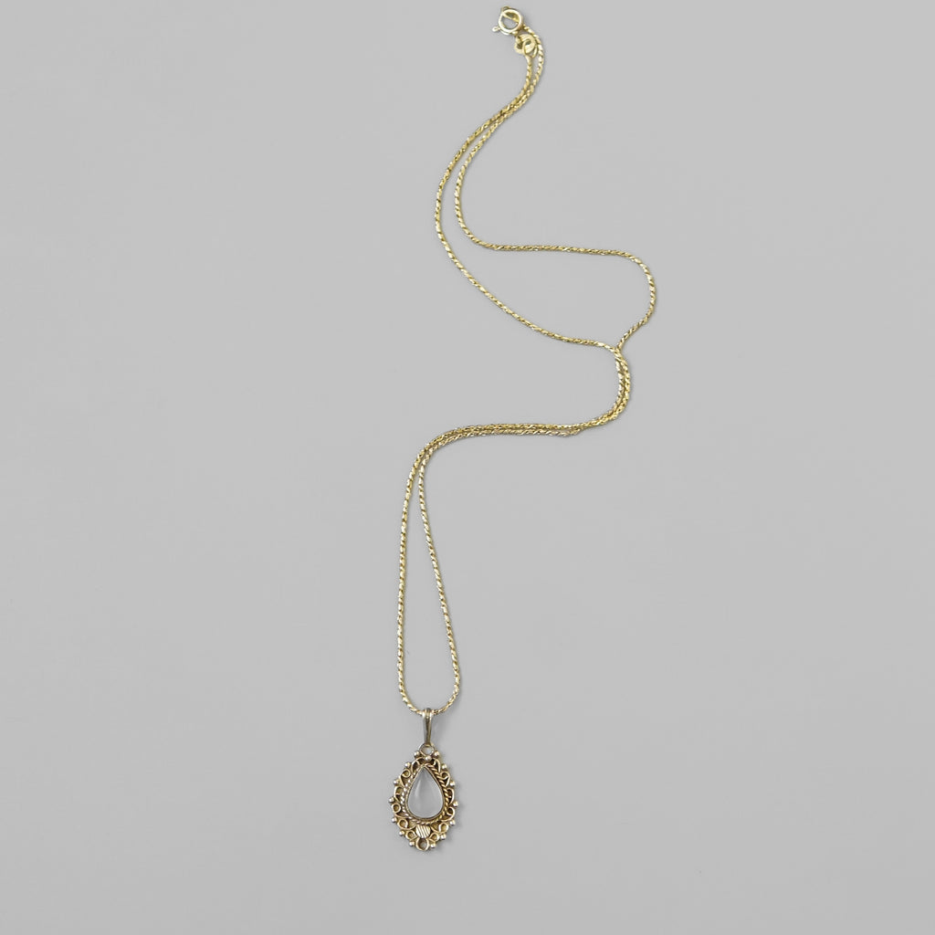 Gold Quartz Necklace