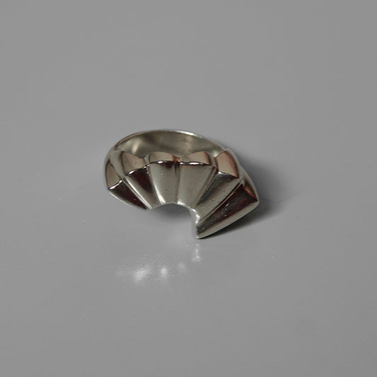 Fanned Ring