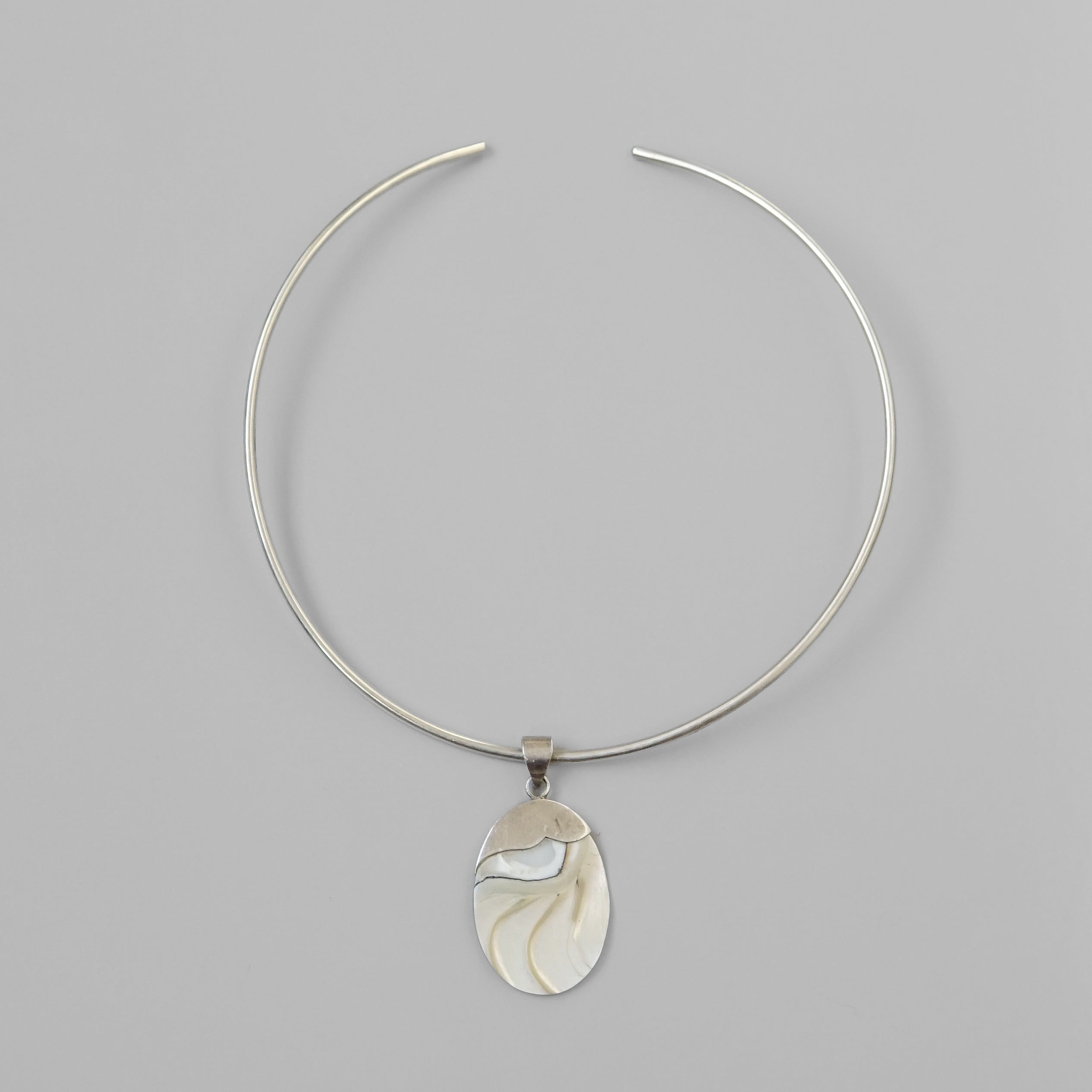 Oval Shell Collar