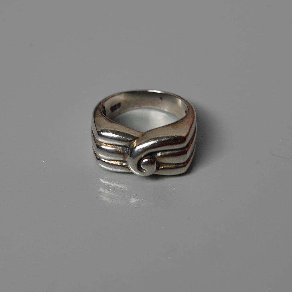 Ribbed Swirl Ring