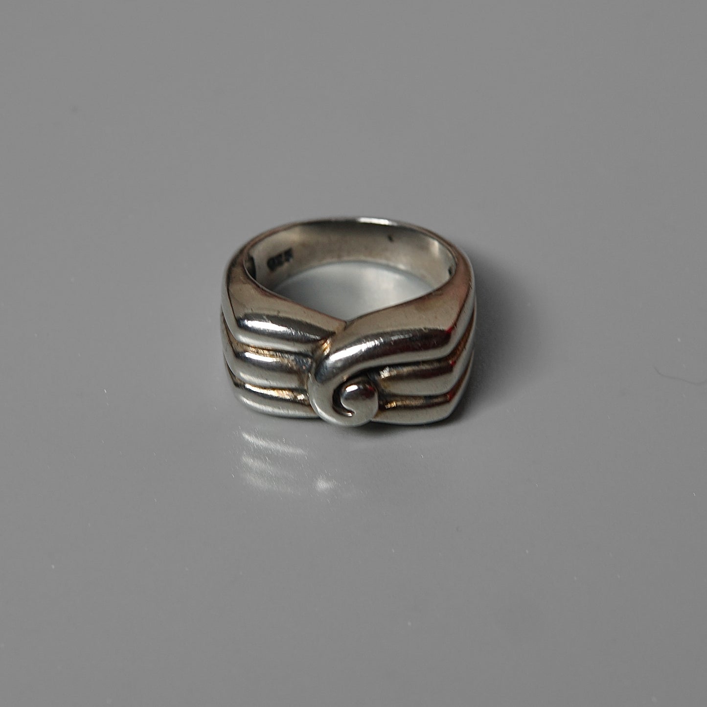Ribbed Swirl Ring