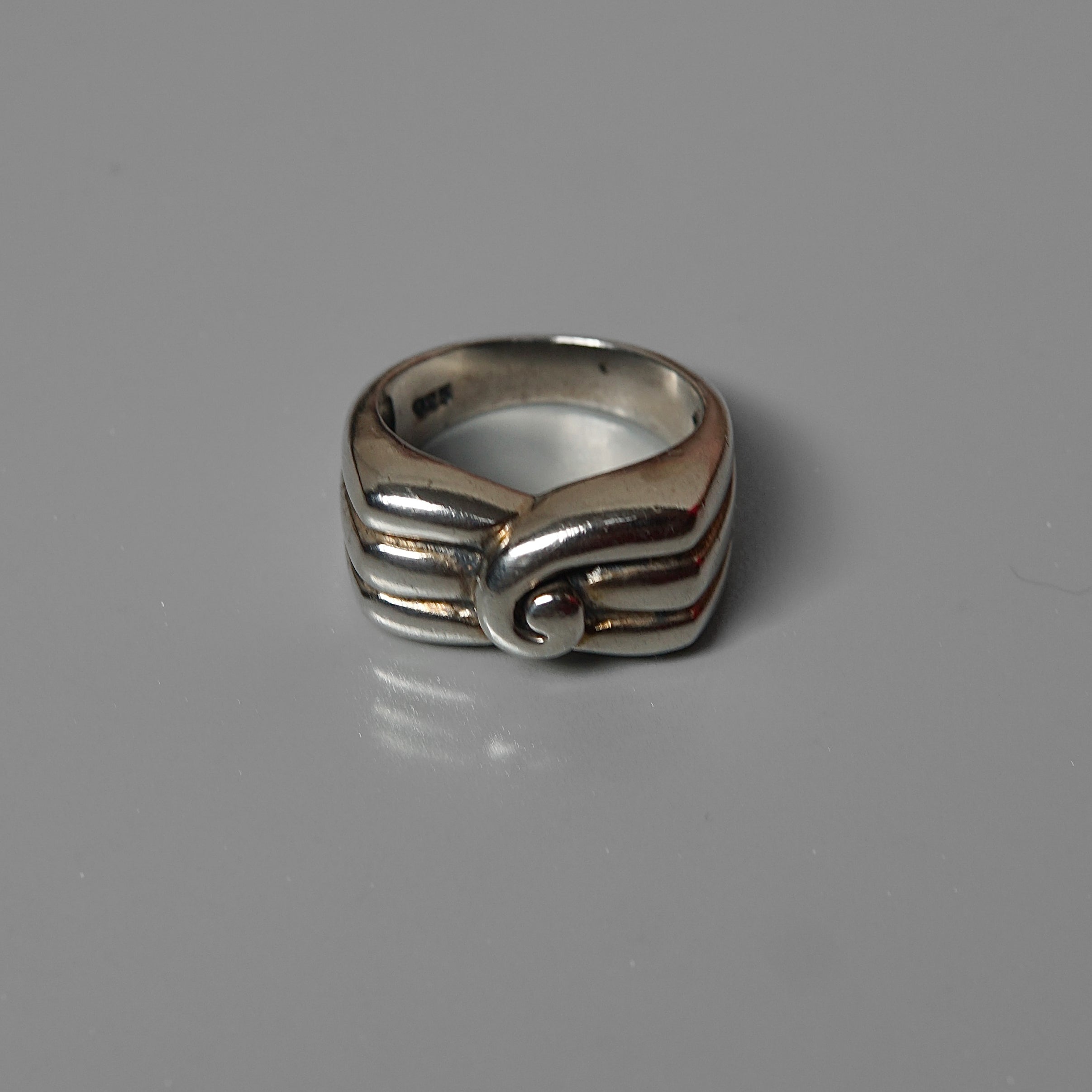 Ribbed Swirl Ring