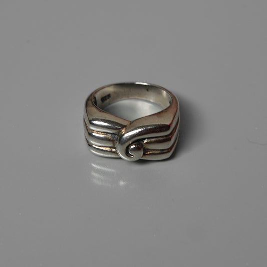 Ribbed Swirl Ring