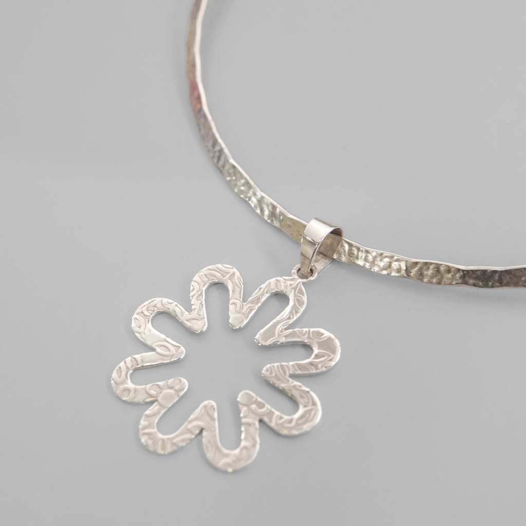 Hammered Flower Collar Necklace