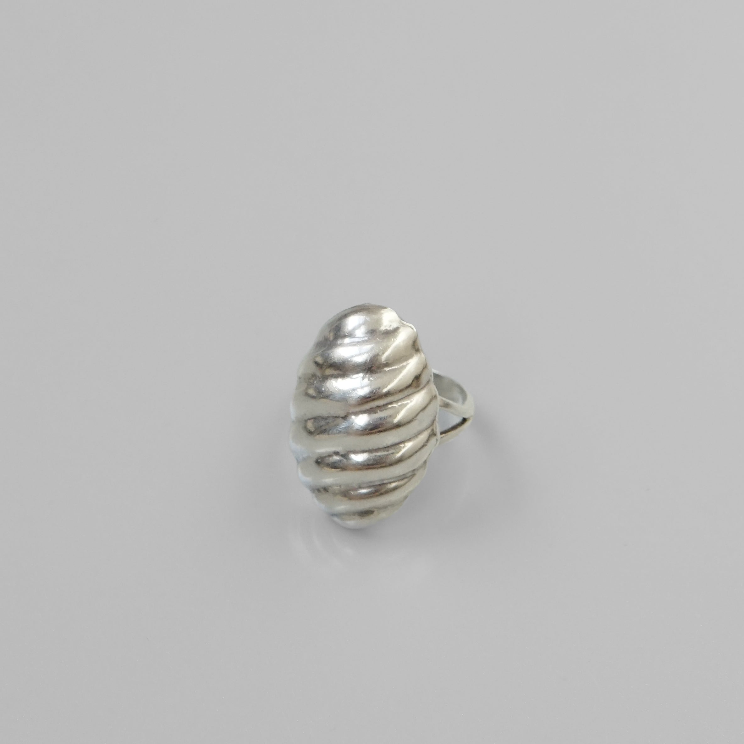 Ribbed Oval Ring