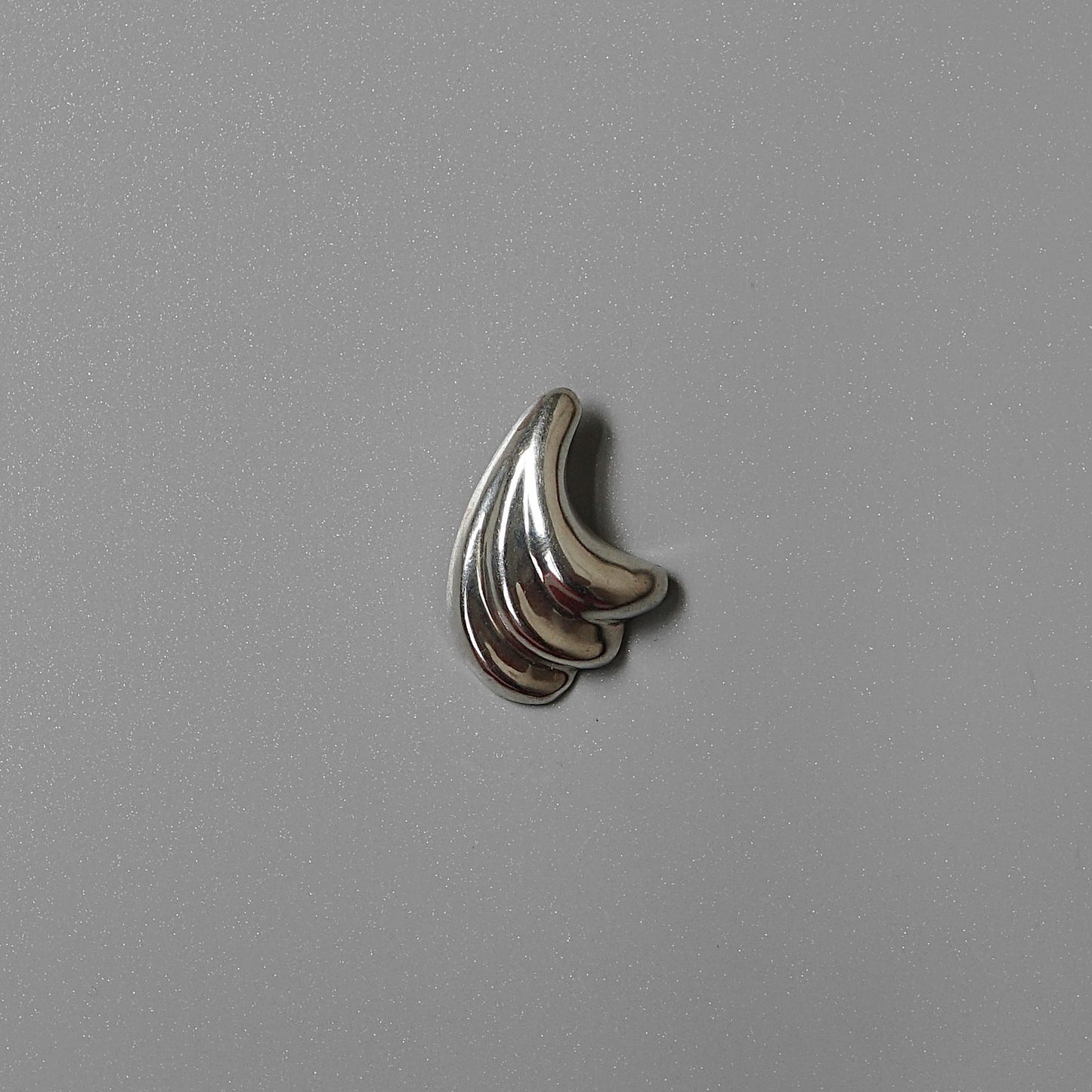 Ribbed Pendant